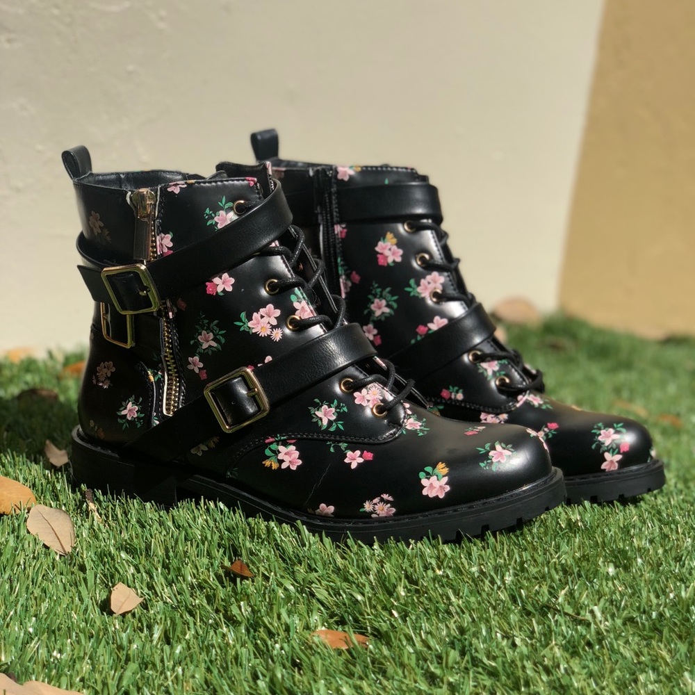 Black short combat boot with flower detail